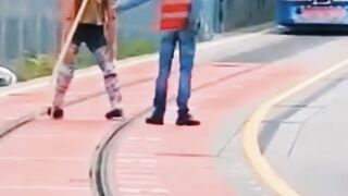 ابتكار مذهل لحماية الأشخاص من تصادم الترام