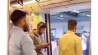 Kya timin g h Bhai ki ????????????????