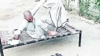 Bandy ki zindgi bhi ni hai Ghar ????????