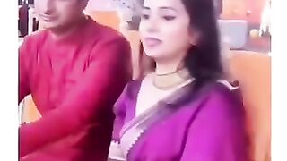 Jis ko dance Nahin at ja ke apni bhens charaye ????????