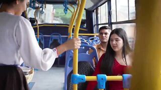 La humillaron por subirse a un bus con su vestimenta ind1gena_ sin imaginar el poder que