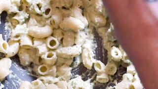 pASTA AL PESTO DI ZUCCHINE