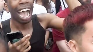Hai ye kia kaha ????????