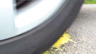 Esmagando coisas crocantes e macias de carro! EXPERIMENTO CARRO VS BOLA DE BORRACHA