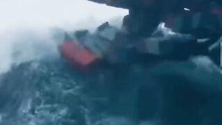 Giant waves and ships at the North Sea #northsea #ship #waves