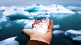 Pemanasan global membuat semakin banyak es mencair di samudra Arktik