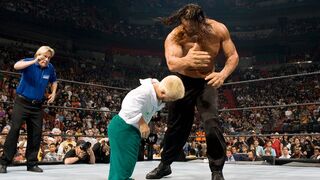 Great Khali takes on Hornswoggle in gigantic mismatch: Survivor   Series 2007