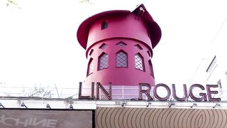 Windmill sails fall from Paris' Moulin Rouge | REUTERS