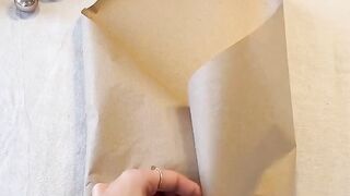 Gift wrapped without tape