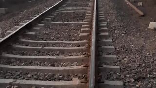 Zingahi eik Safar Hay Railway line Ke tarah