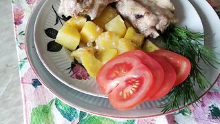 Ребрышки с картошкой в духовке.