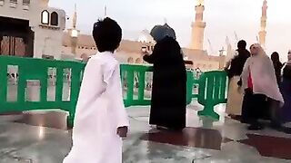 Ilove❤️Makkah__~._ya_Allah_ya_Allah__.~^~.___kia_khobsort_andaz_hy_bachy_ka_@We_love_MUHAMMAD_PBUH
