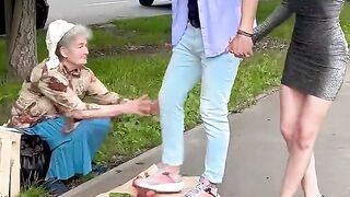 Heartwarming gesture: Craftsman builds stall for elderly woman's harvest #shorts