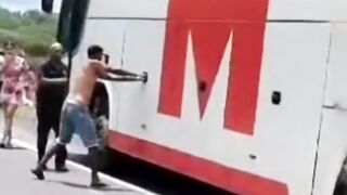 Chaina ma New bus ko aag lag gai