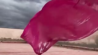 فيديو عجيب ليس له عنوان