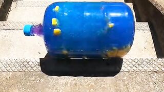 The rainbow water elf biological ball is put into a glass bottle and rolled down the steps