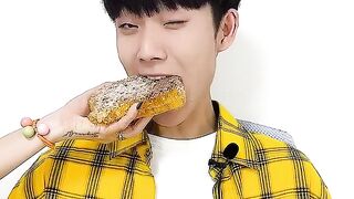 Random Yellow food MUKBANG????????