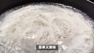 What are some common ways to make noodles at home? Do this to make you fall in love with this traditional pasta dish