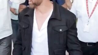 Hrithik Roshan, Shahid Kapoor and Sidharth Malhotra Spotted at Airport Viral Masti Bollywood