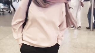 Karisma Kapoor Spotted at Airport #karismakapoor #short #shorts #trending #viral #bollywood #viralshorts