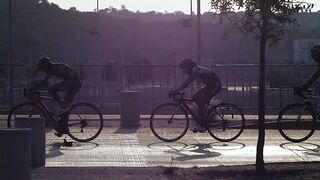 Race cyclists in the street - adalinetv