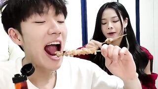 How This Siblings Eat Chicken skewers????