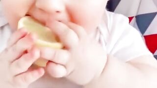 Baby testing limon