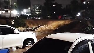 Flash floods hits the Kenyan capital
