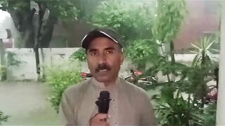 گجرات میں گندم کی پکی فصلوں پر برفانی اولوں کی بارش پورا شہر  گئی