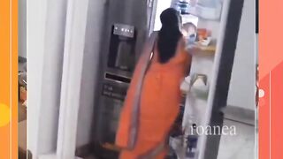 ام هندية تضع ابنها في الثلاجه وتنساه بسبب انشغالها بمكالمة الهاتف