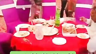 A mother is somehow carrying Pepsi for her children by watching Mere To Dil Pahat Gaya video