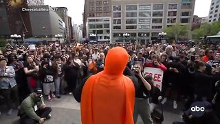 'Cheeseball Man' delights crowd in New York City