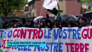 Italian Protesters Burn Portraits Of G7 Leaders Ahead Of The Climate Meet | IN18V | CNBC TV18