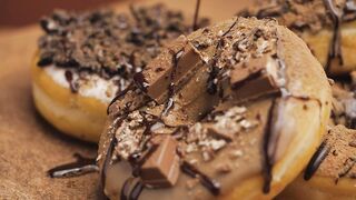 Demonstration video of donuts with a lot of chocolate