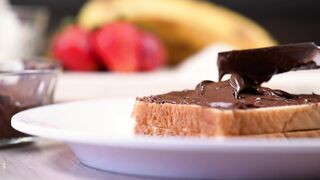 Chocolate or hazelnut cream on white bread