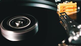 Mechanical disk drive spinning - adalinetv