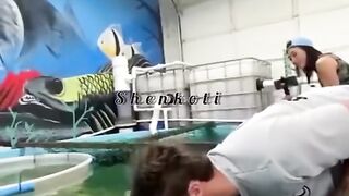 مشهد خطير سمكه تقتل رجل