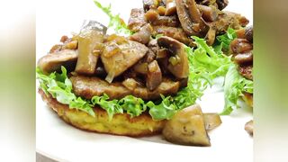 Картофельные оладьи в мясной _шапке