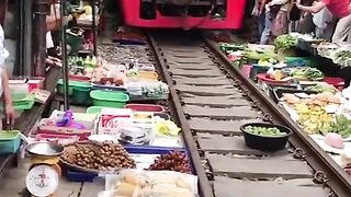قطار الصين العجيب