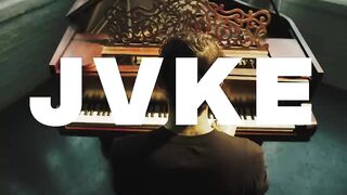 JVKE - золотой час (официальное музыкальное видео)(720P_HD).
