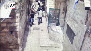 Man stabs police officer from behind in Jerusalem’s Old City.