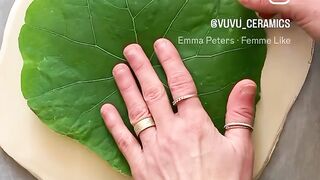 This ceramic leaf bowl.  Taken from @vuvu_ceramics.