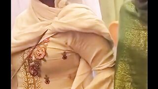 un logon ki awaz kamal ki hai