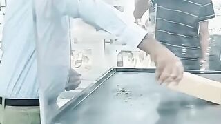 8 kg gold 13 crores in one minute and 20 seconds), he won