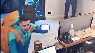 سرق المحل في عز النهار