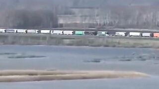 ЗАРАДИ ПОТОПА ЦЯЛАТА ЛОГИСТИКА В СИБИР Е СПРЯНА