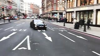 Nissan-GT-R-Nismo-EXHAUST-FIRE-FLAMES-SOUND-ACCELERATIONS-2022-Car-Spotting-London-Supercars