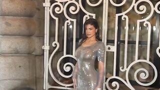 Kylie Jenner fashion viral