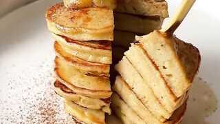 4 Ingredient Healthy Banana Pancakes ????.