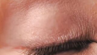 ماذا يحدث فى الكون خلال رمشه عين واحده؟